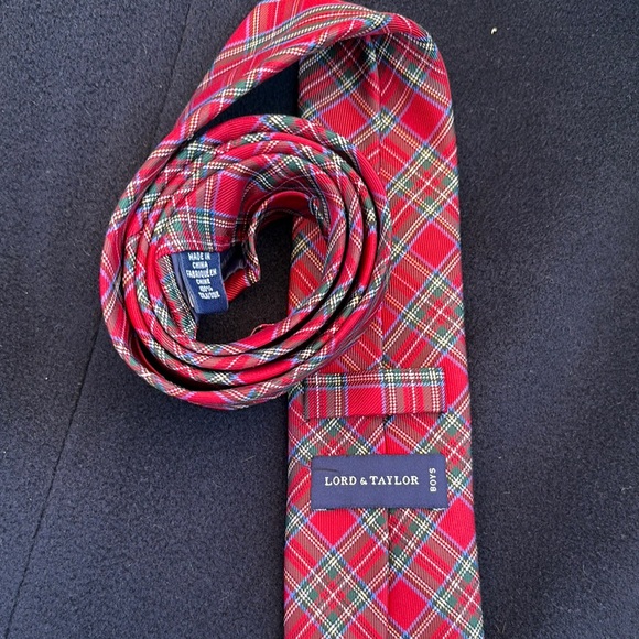 Lord & Taylor Red Plaid boys Tie Christmas family photos 100% silk - Picture 1 of 5
